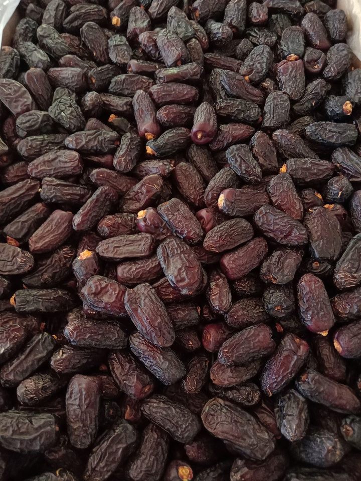Dates in a lined export carton