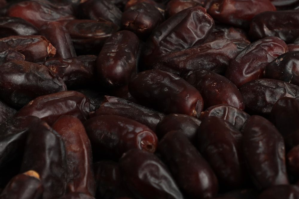 Elongated Rabbi dates, detail