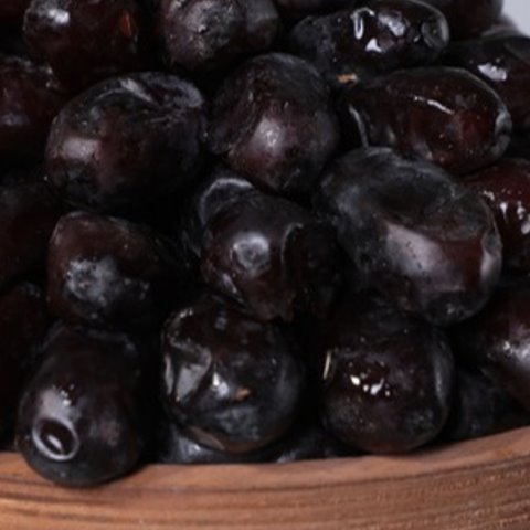 Mazafati dates, close-up